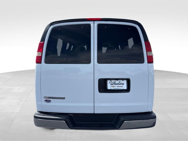 Used 2015 Chevrolet Express 2500 LT w/ LT Preferred Equipment Group RWD image 4