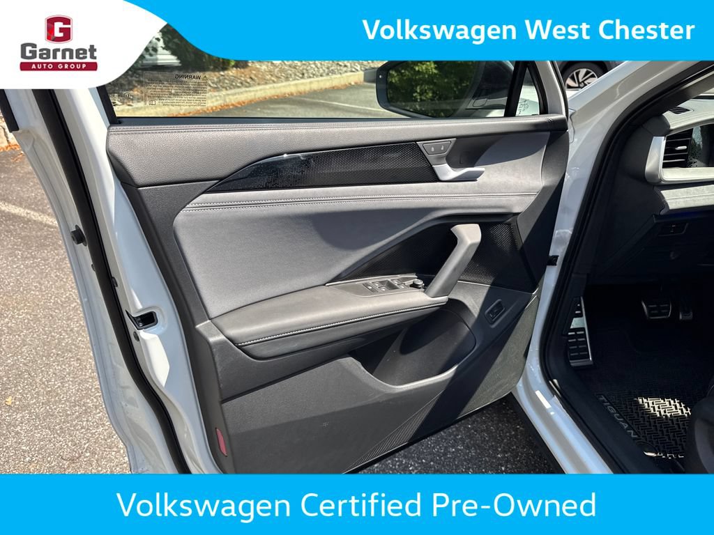 Certified 2025 Volkswagen Tiguan SE R-Line AWD/4WD image 11