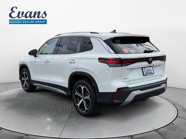 Used 2025 Volkswagen Tiguan SE w/ Panoramic Sunroof Package image 4