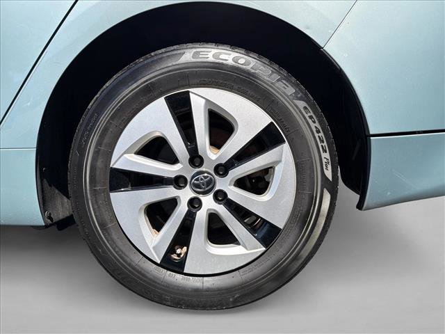 Used 2016 Toyota Prius Three w/ Advanced Technology Package FWD image 10