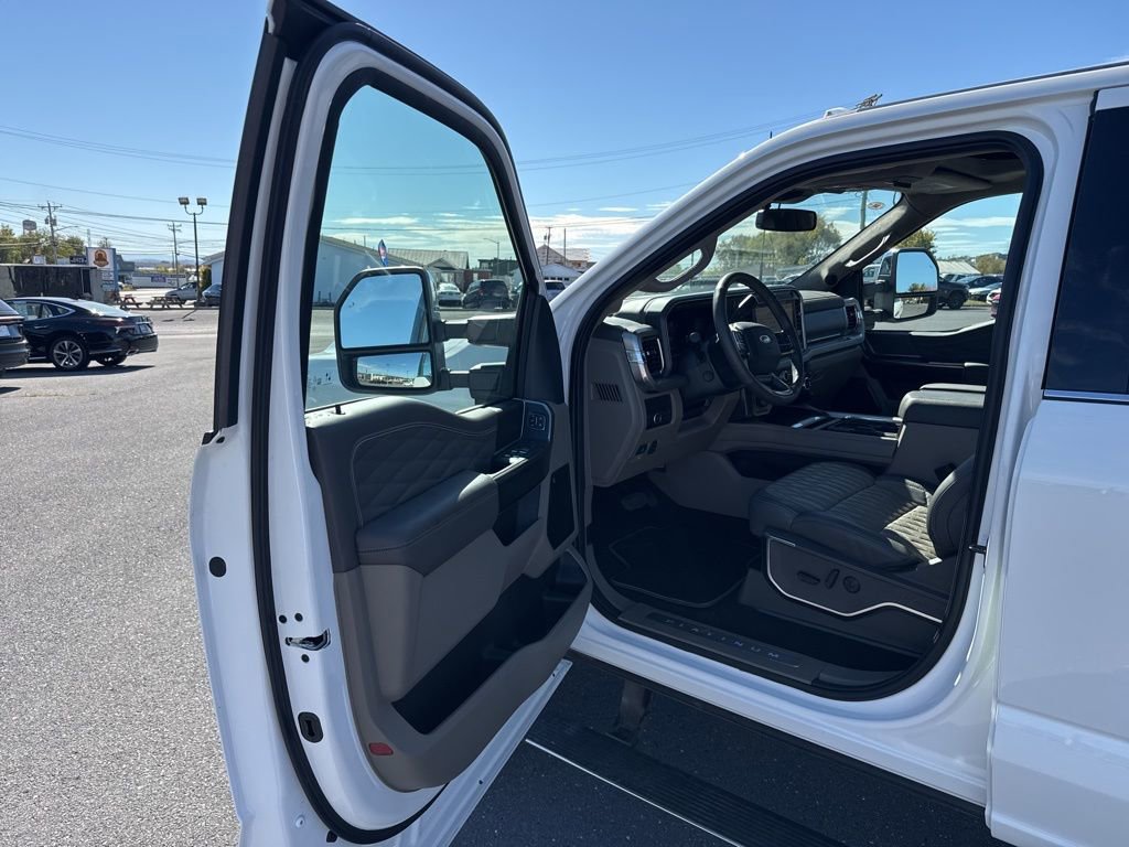 Used 2025 Ford F350 Platinum w/ Platinum Plus Package image 17