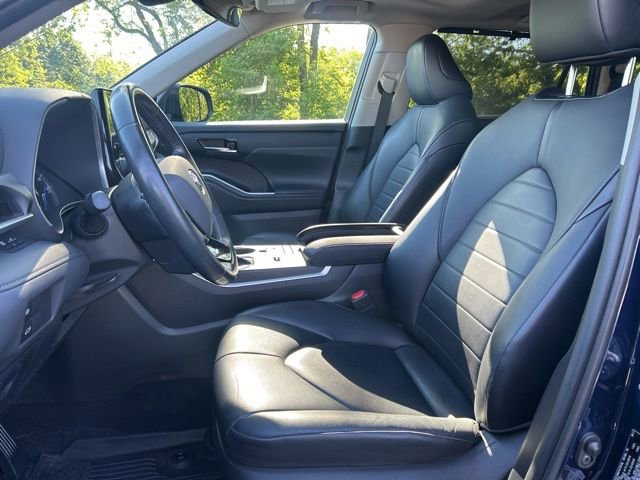 Used 2021 Toyota Highlander XLE AWD/4WD image 21
