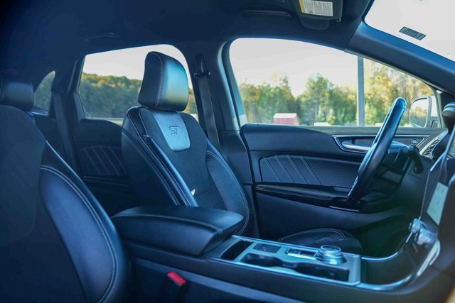 Used 2022 Ford Edge ST image 17