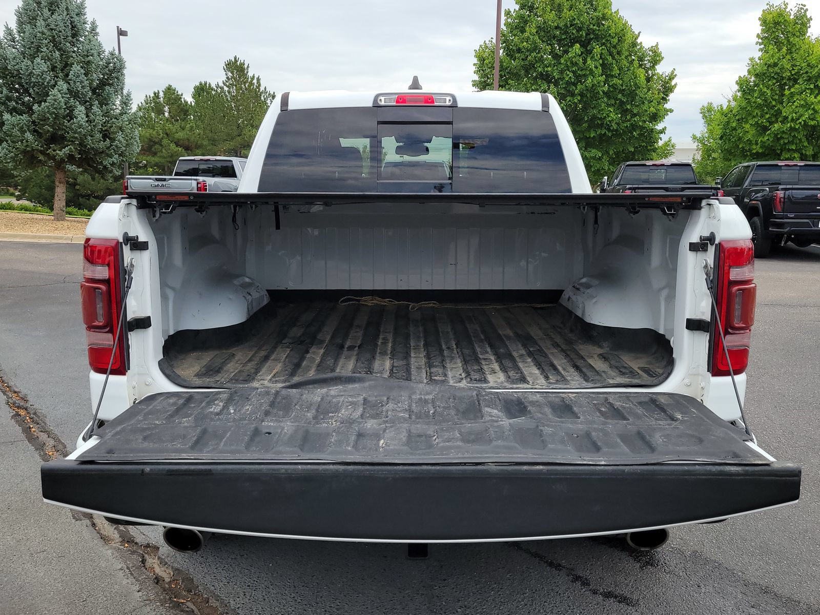 Used 2020 RAM 1500 Laramie w/ Sport Appearance Package AWD/4WD image 14