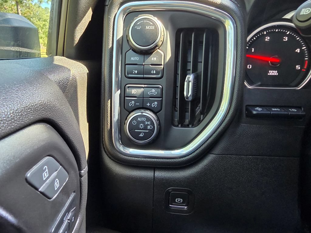 Used 2022 Chevrolet Silverado 3500 High Country w/ Technology Package AWD/4WD image 37