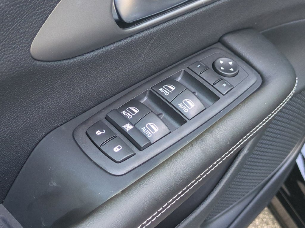 New 2027 Chrysler Pacifica Select FWD image 13