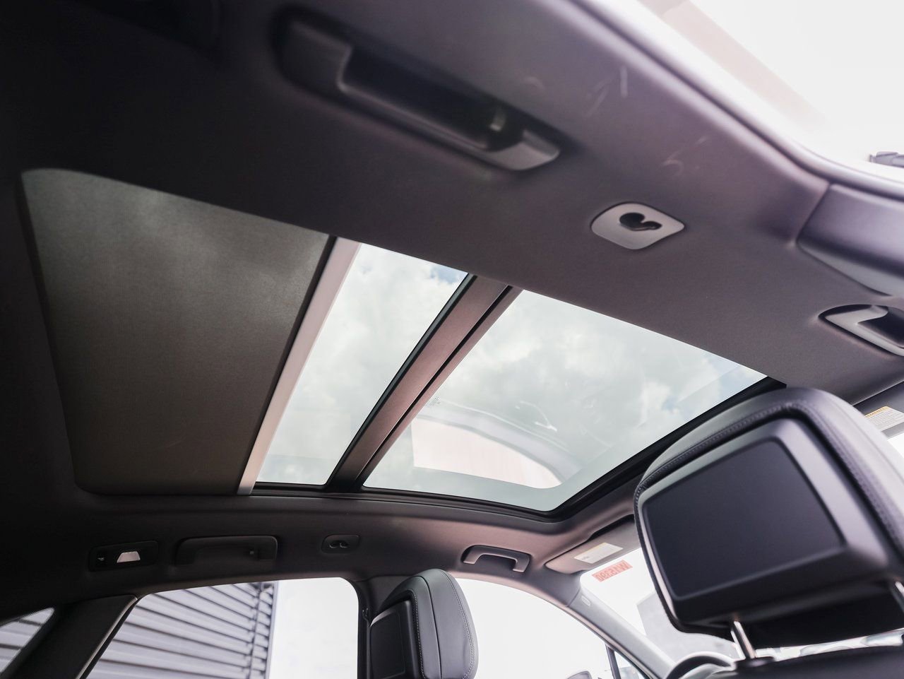 Certified 2025 Porsche Macan image 29