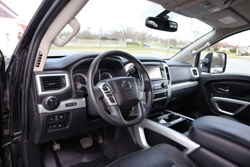 Used 2016 Nissan Titan PRO-4X w/ Pro-4x Convenience Package AWD/4WD image 11