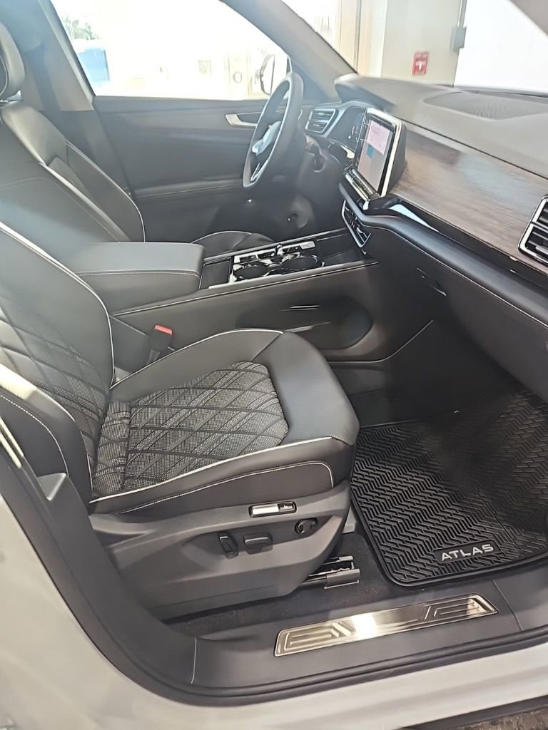 New 2026 Volkswagen Atlas SEL Premium R-Line image 14