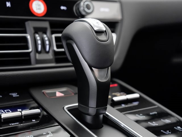 Used 2025 Porsche Macan image 21