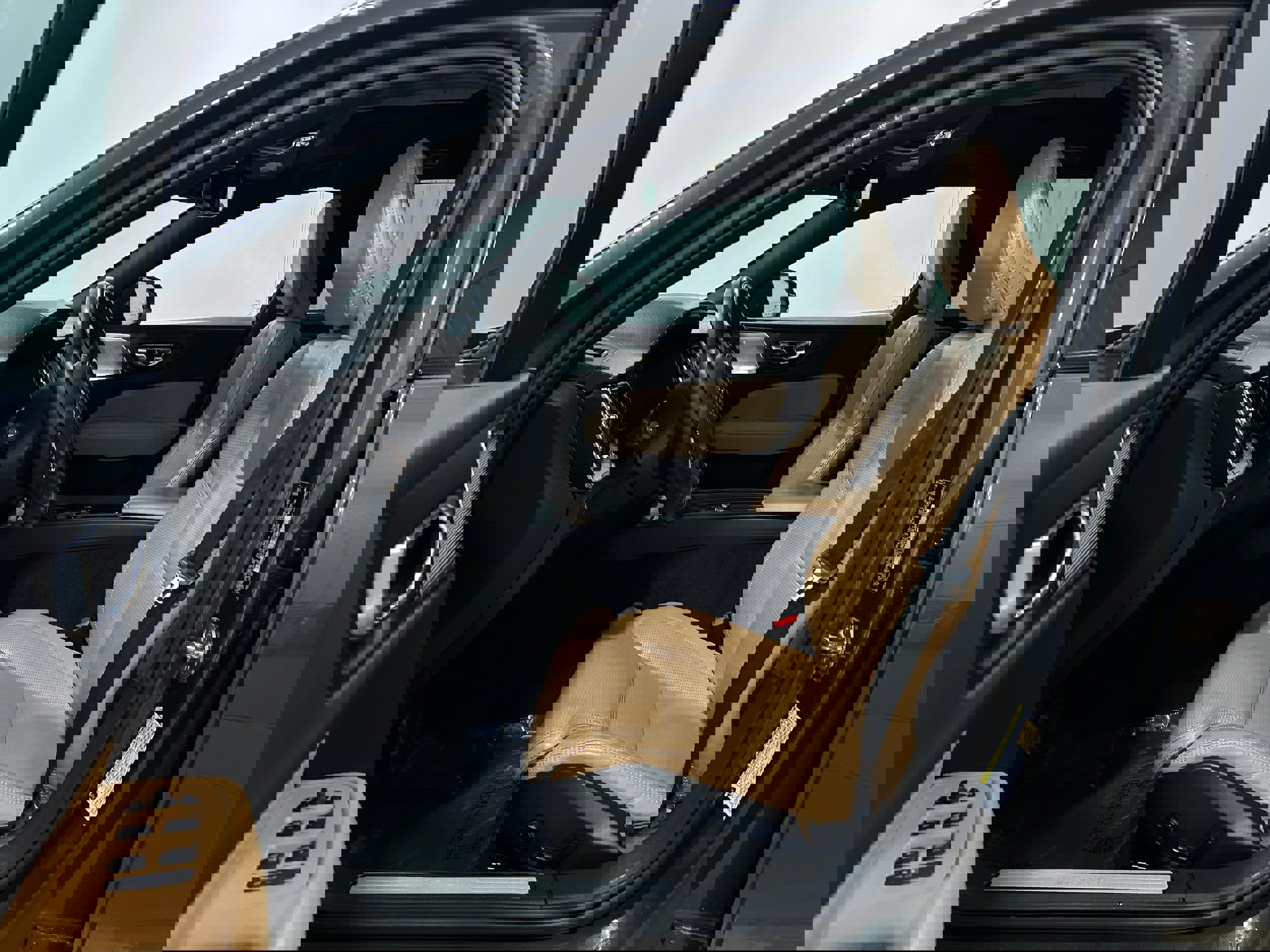 Used 2020 Volvo V60 T5 Cross Country image 3