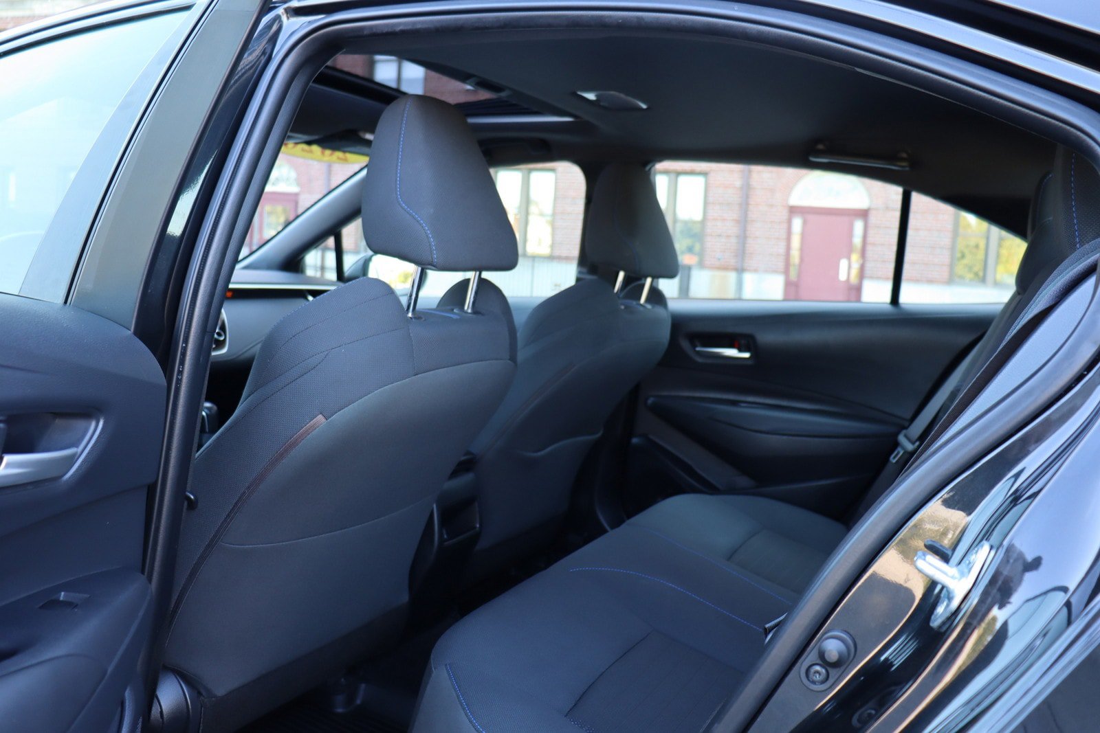 Used 2020 Toyota Corolla SE w/ SE Premium Package FWD image 13