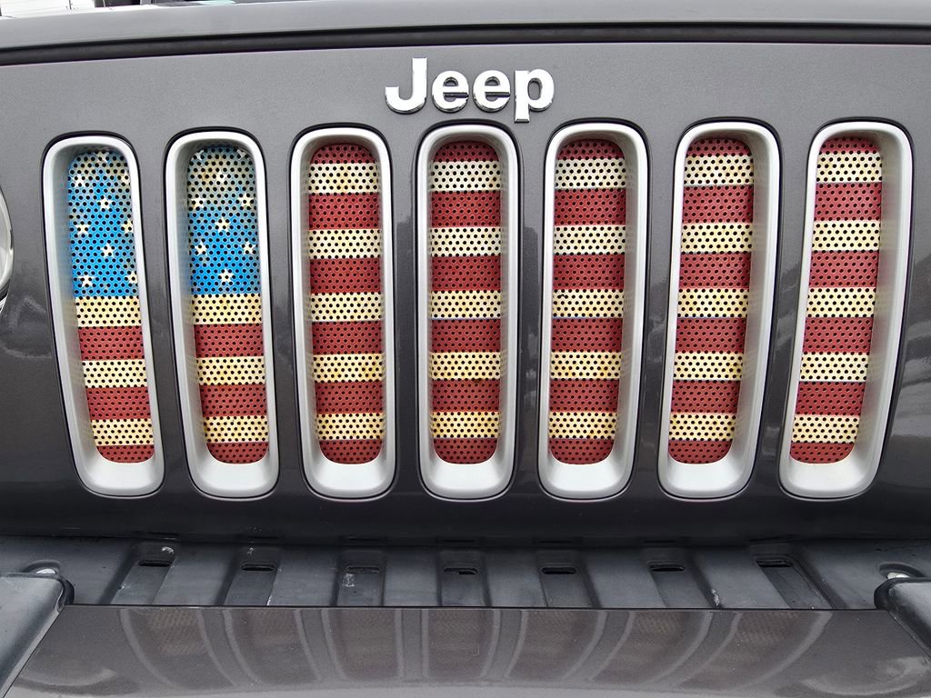 Used 2017 Jeep Wrangler Unlimited Sahara w/ Connectivity Group image 27