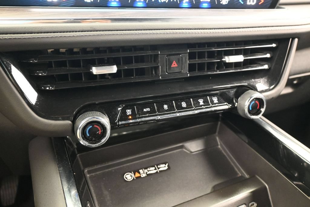 Used 2025 Chevrolet Suburban LT RWD image 27