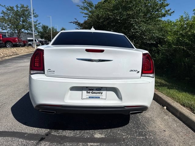 Used 2019 Chrysler 300 S RWD image 7