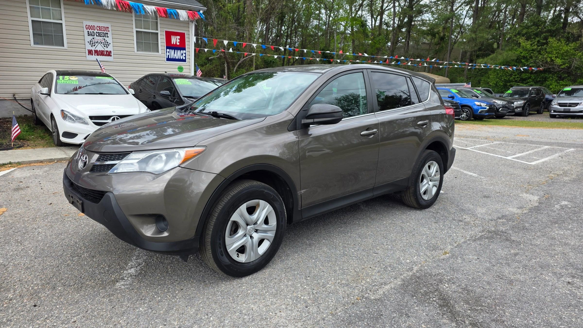 Used 2015 Toyota RAV4 LE AWD/4WD image 4