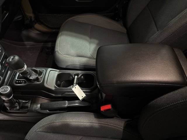 Used 2025 Jeep Wrangler Unlimited Sport AWD/4WD image 10