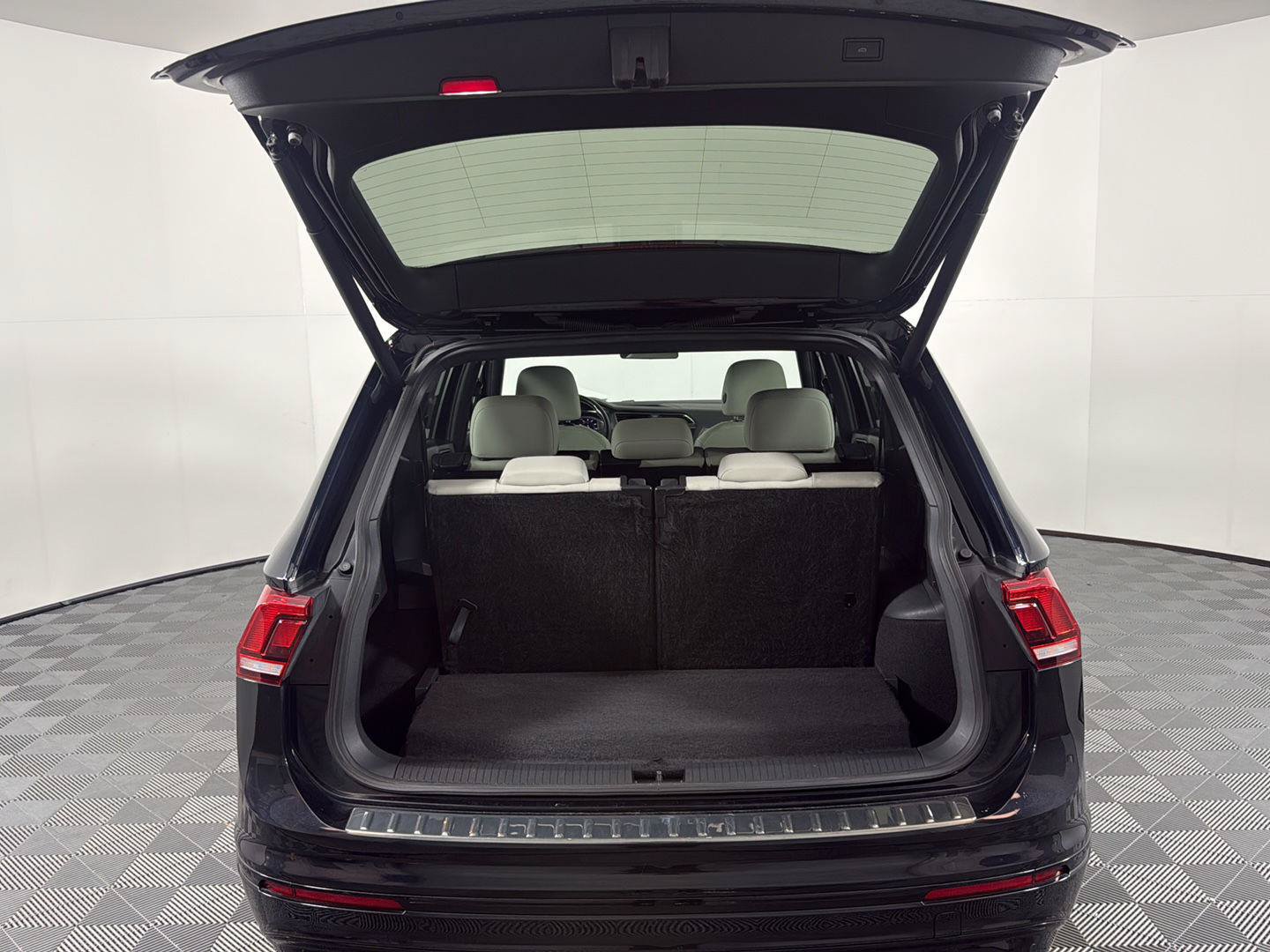 Used 2019 Volkswagen Tiguan S FWD image 25