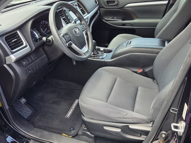 Used 2019 Toyota Highlander LE FWD image 9