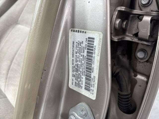 Used 2001 Toyota Corolla CE FWD image 33