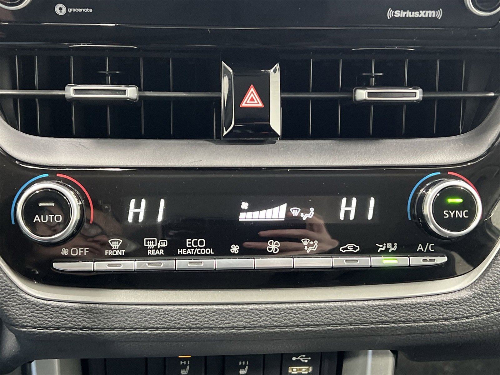 Used 2022 Toyota Corolla Cross XLE image 18