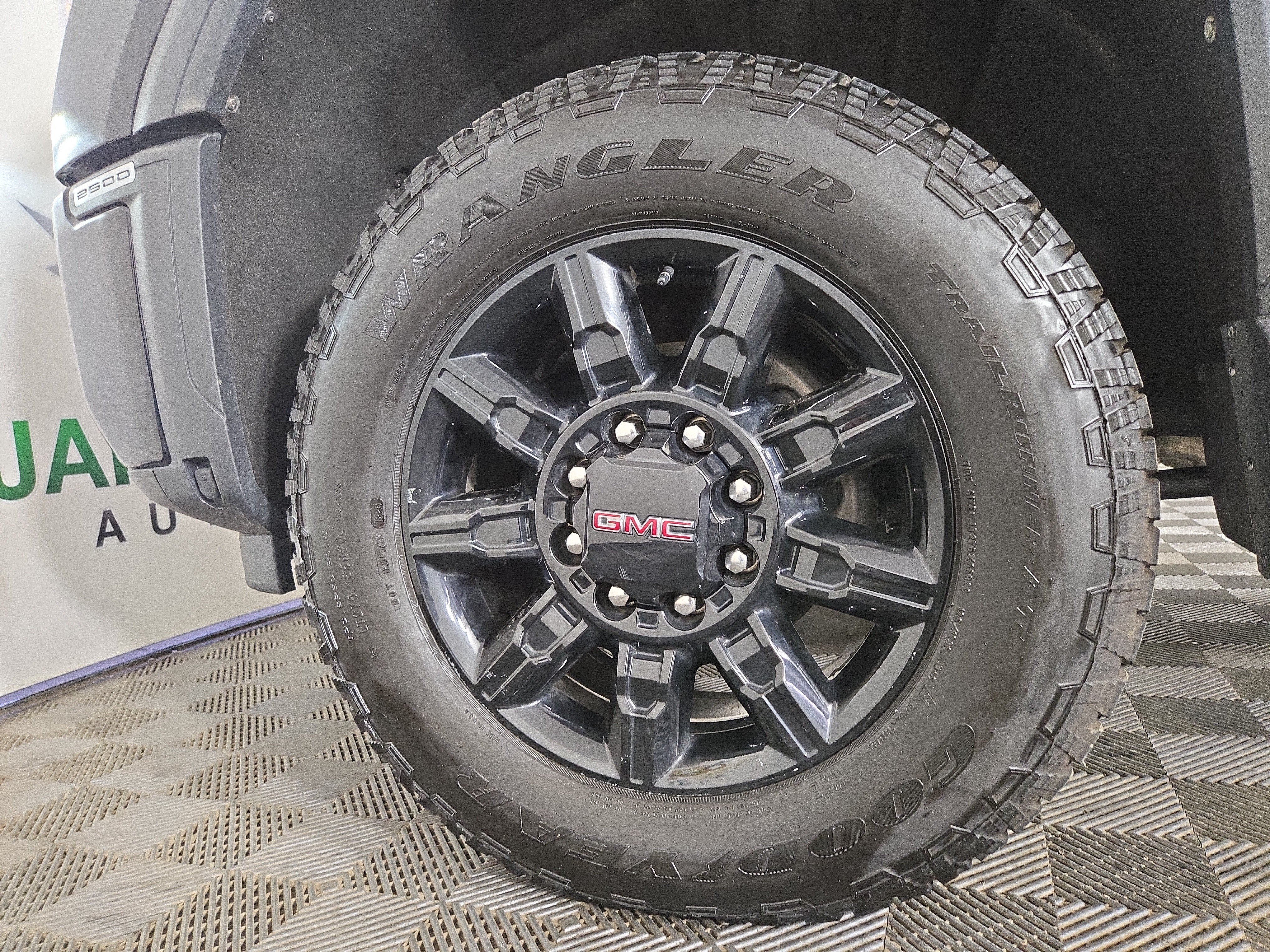 Certified 2025 GMC Sierra 2500 AT4 w/ AT4 Premium Plus Package AWD/4WD image 33