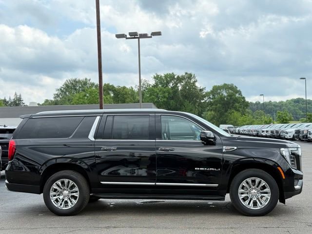 Used 2025 GMC Yukon XL Denali AWD/4WD image 45