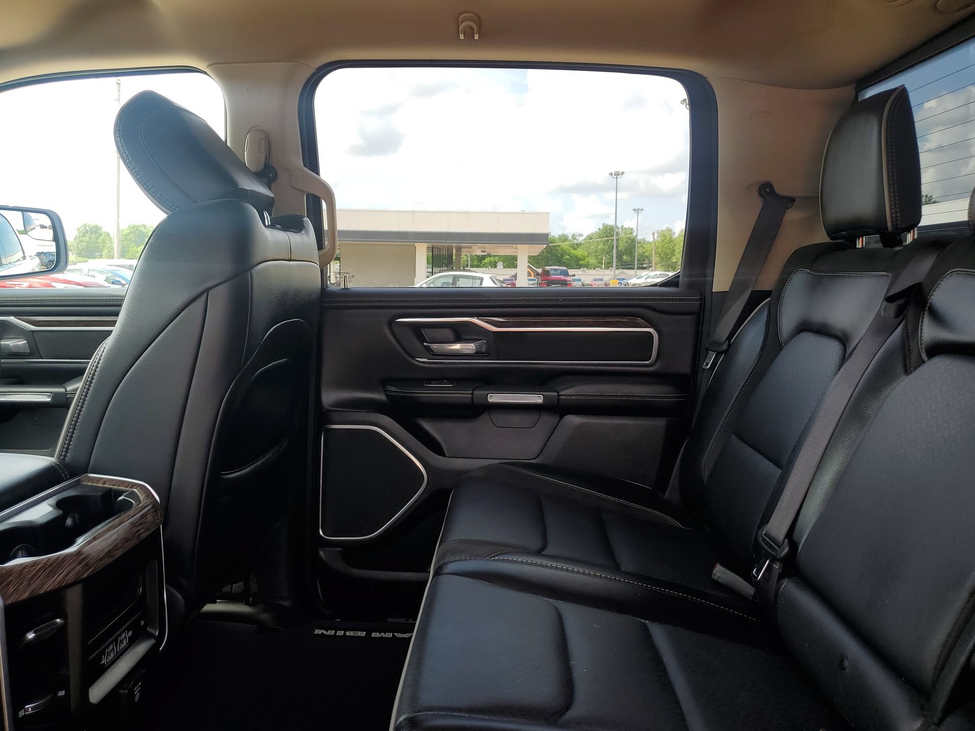 Used 2020 RAM 1500 Laramie AWD/4WD image 31