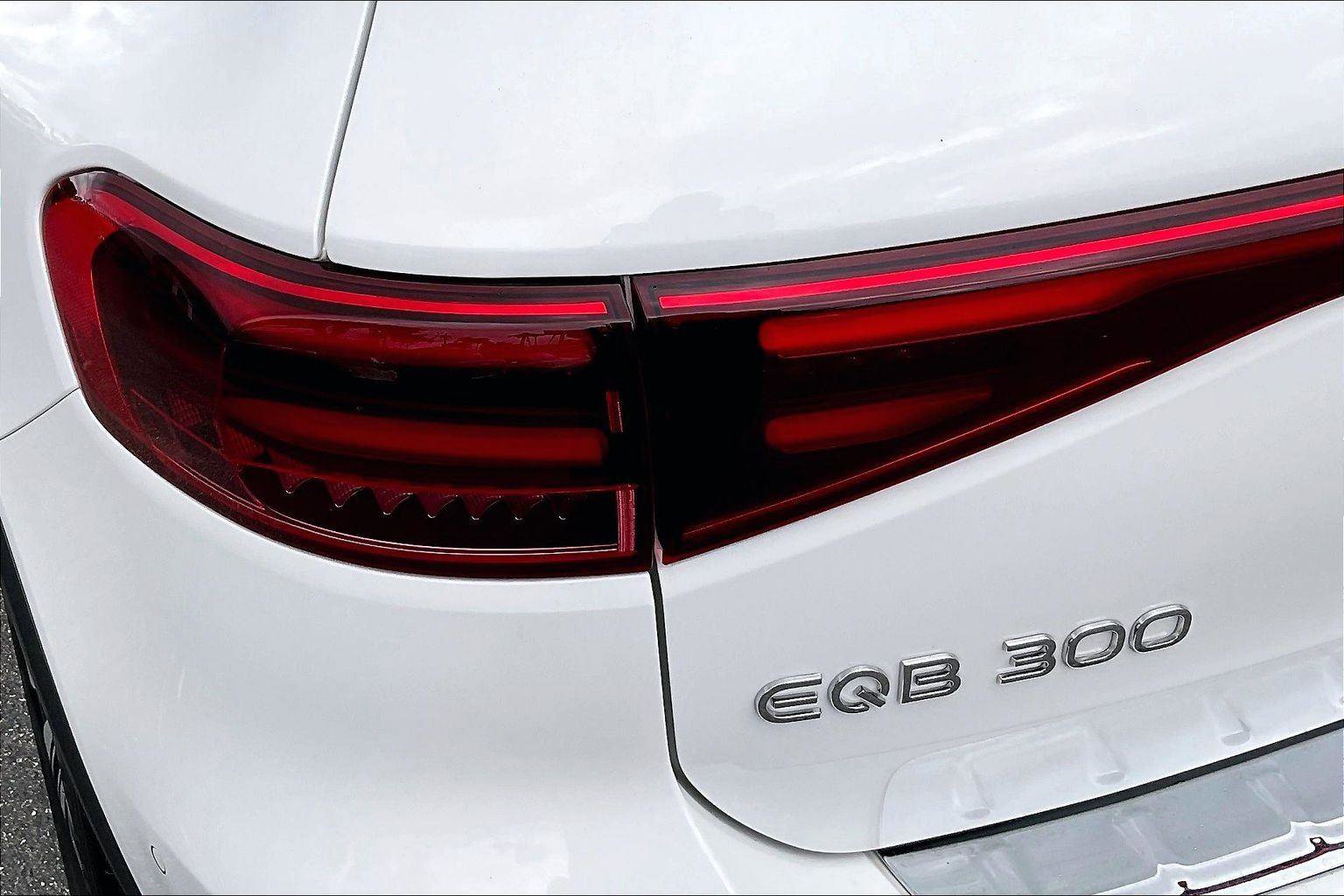 Used 2024 Mercedes-Benz EQB 300 4MATIC w/ Winter Package image 23