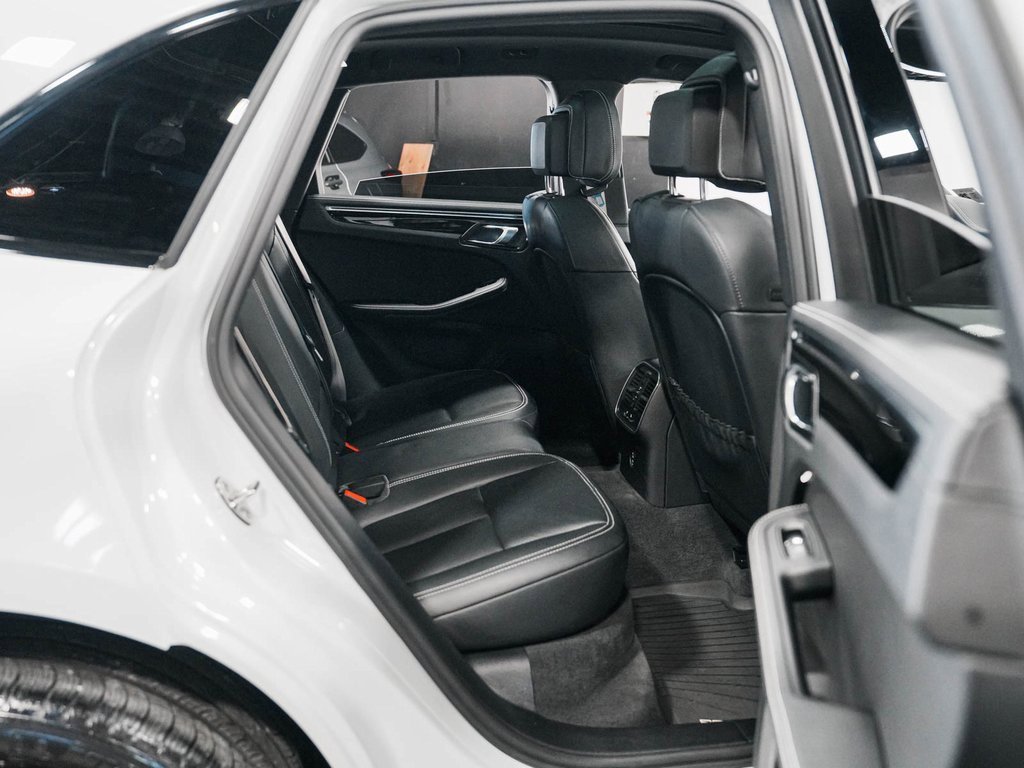 Used 2023 Porsche Macan image 34