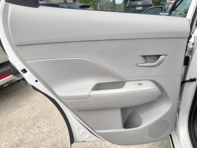 Certified 2025 Hyundai Kona Electric SEL FWD image 11