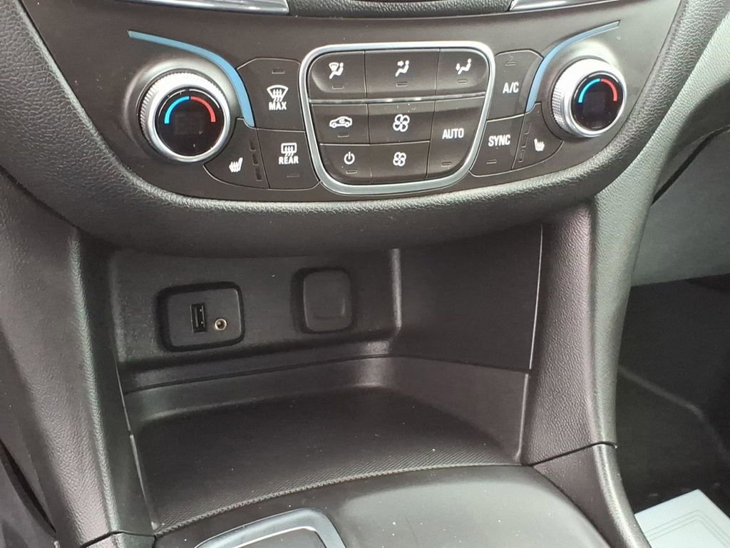 Used 2018 Chevrolet Equinox LT image 20