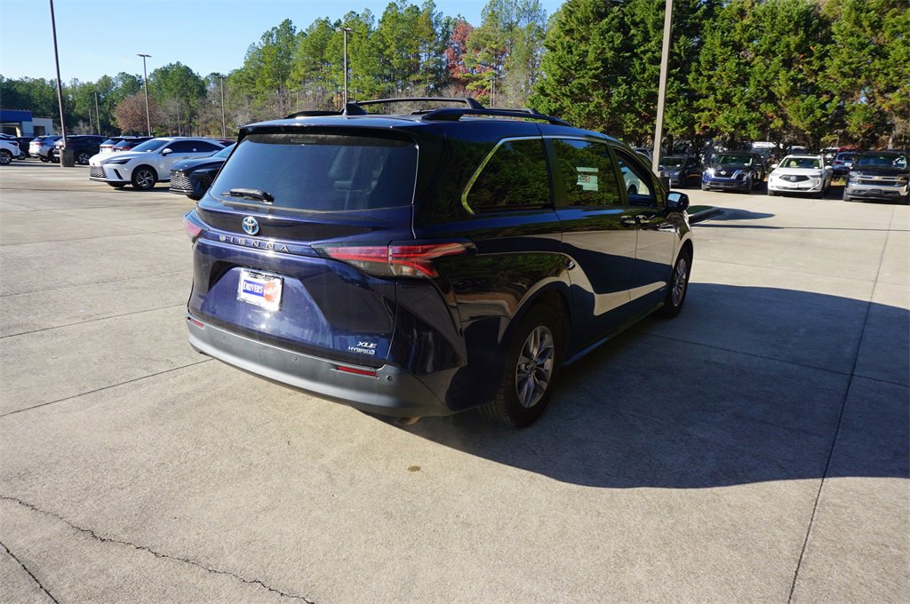 Used 2021 Toyota Sienna XLE image 25