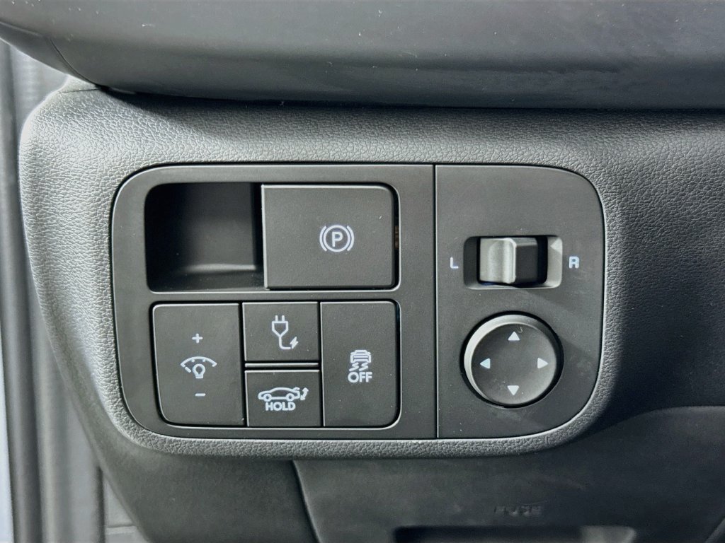 Used 2024 Hyundai Ioniq 6 SE AWD/4WD image 18