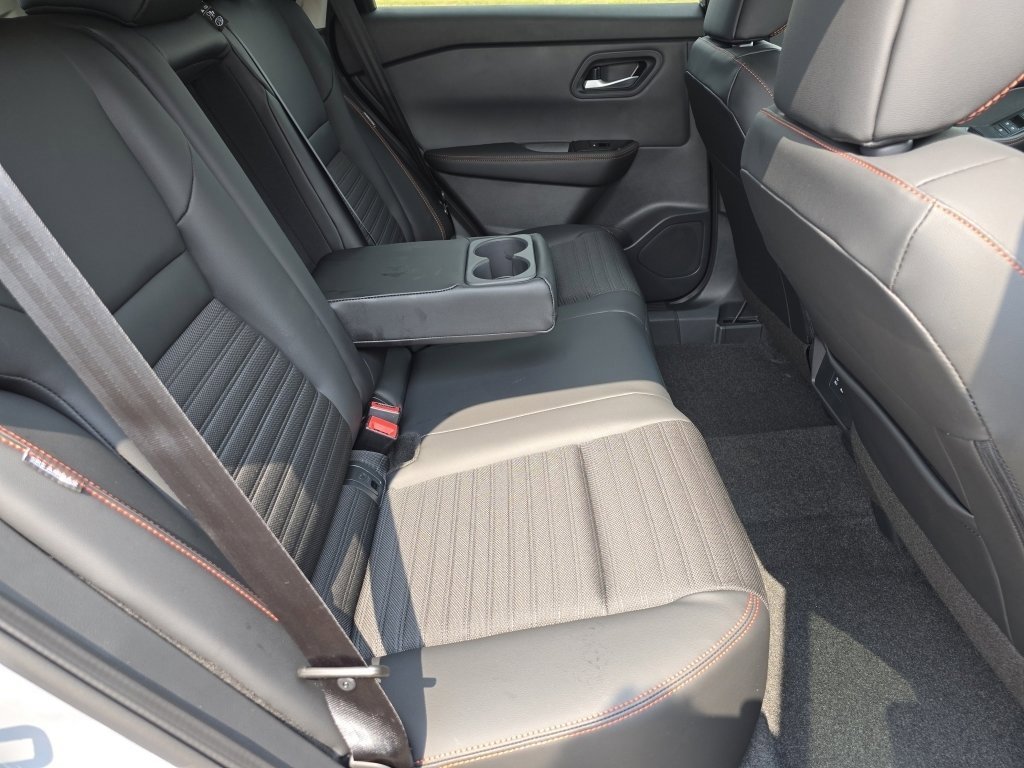 New 2026 Nissan Rogue SV image 11