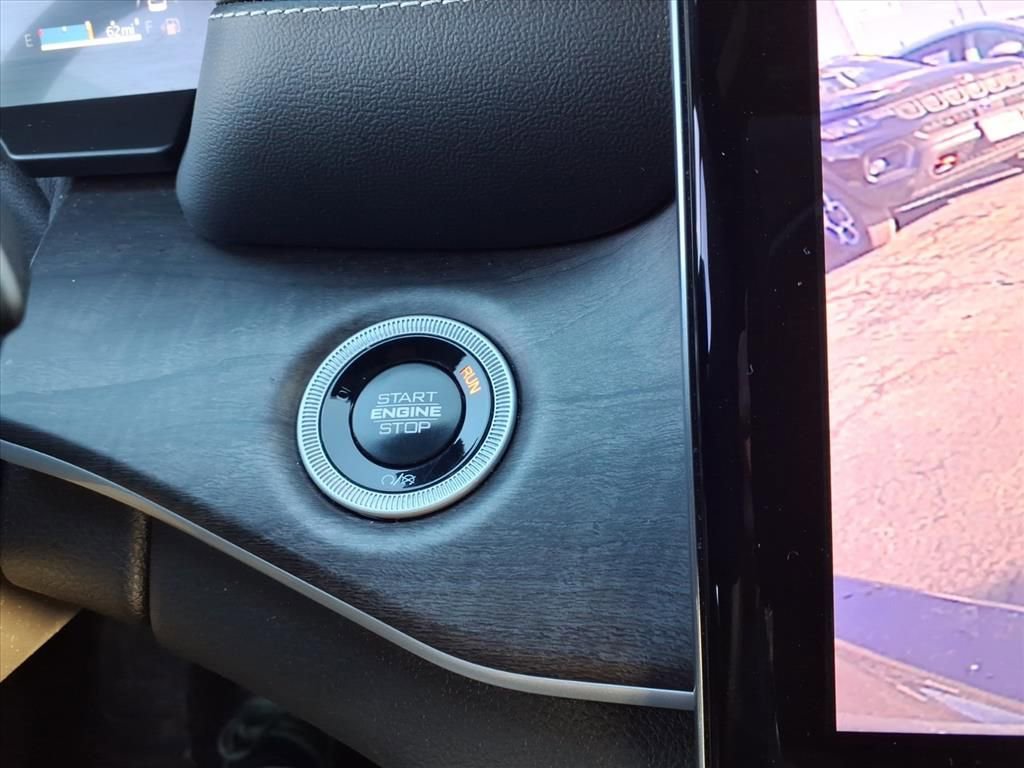 Certified 2025 Jeep Grand Cherokee L Limited w/ Black Appearance Package image 20