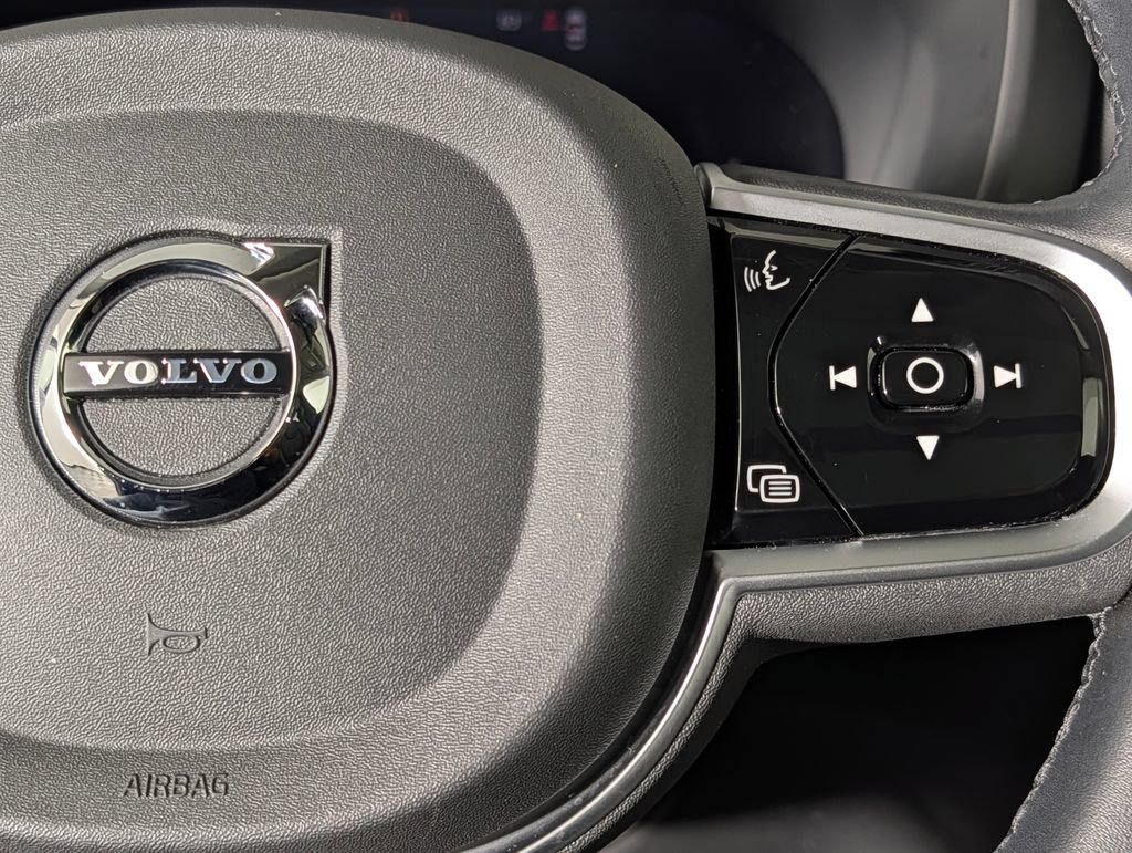 Used 2025 Volvo XC60 B5 Plus AWD/4WD image 37