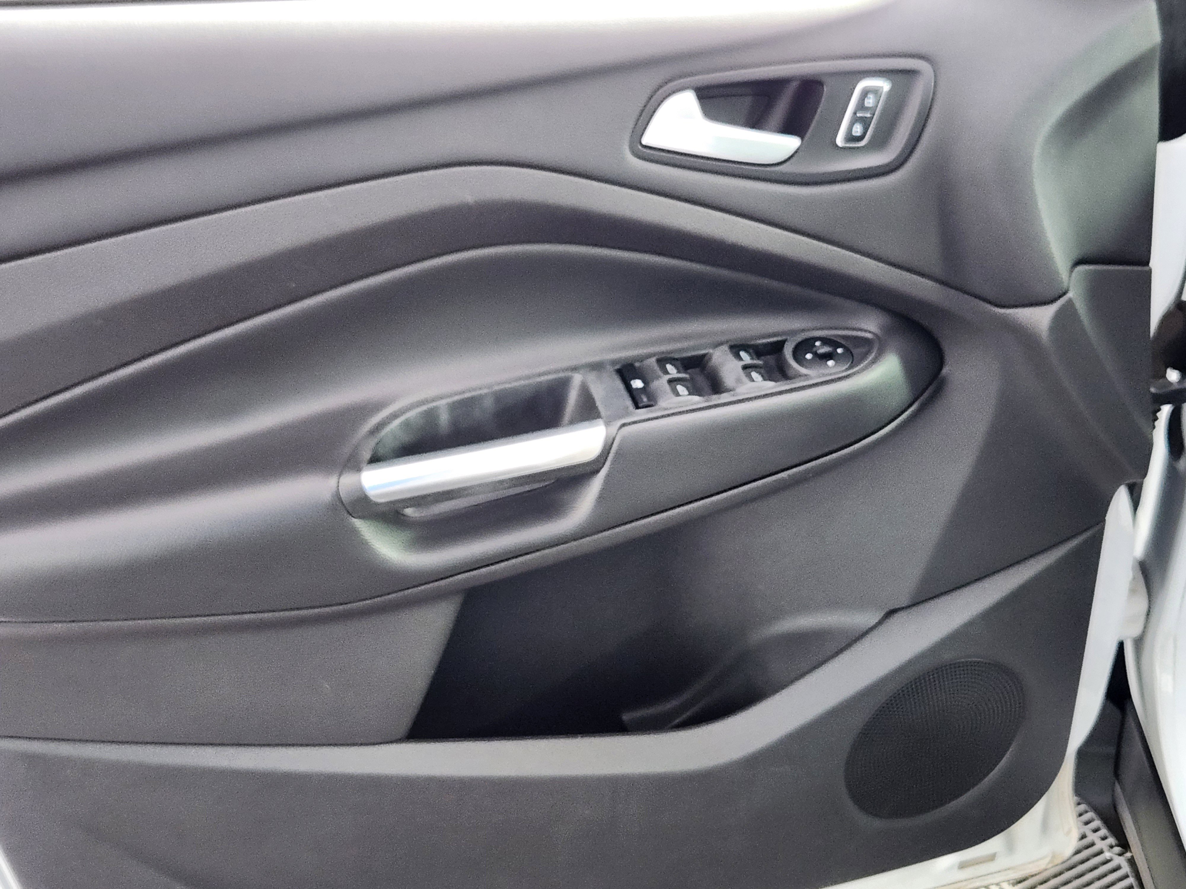 Used 2015 Ford Escape SE w/ Equipment Group 201A image 17