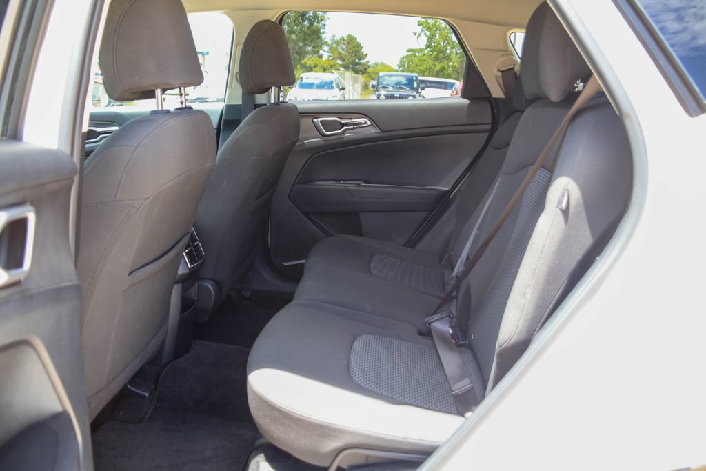 Used 2025 Kia Sportage LX FWD image 9