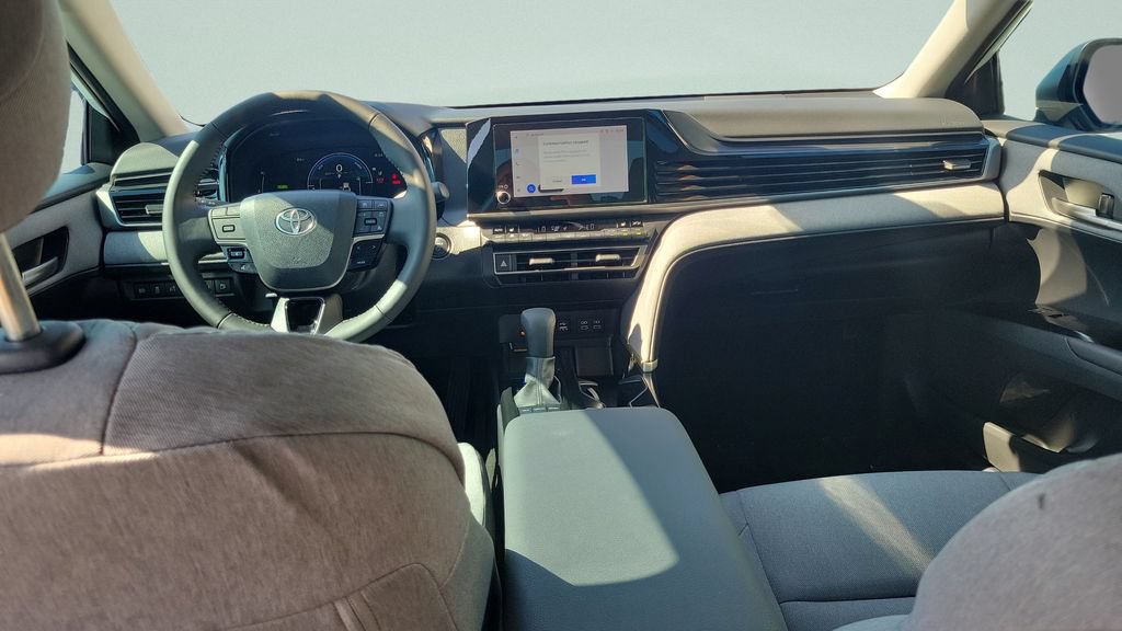 Used 2025 Toyota Camry LE w/ Convenience Package FWD image 10