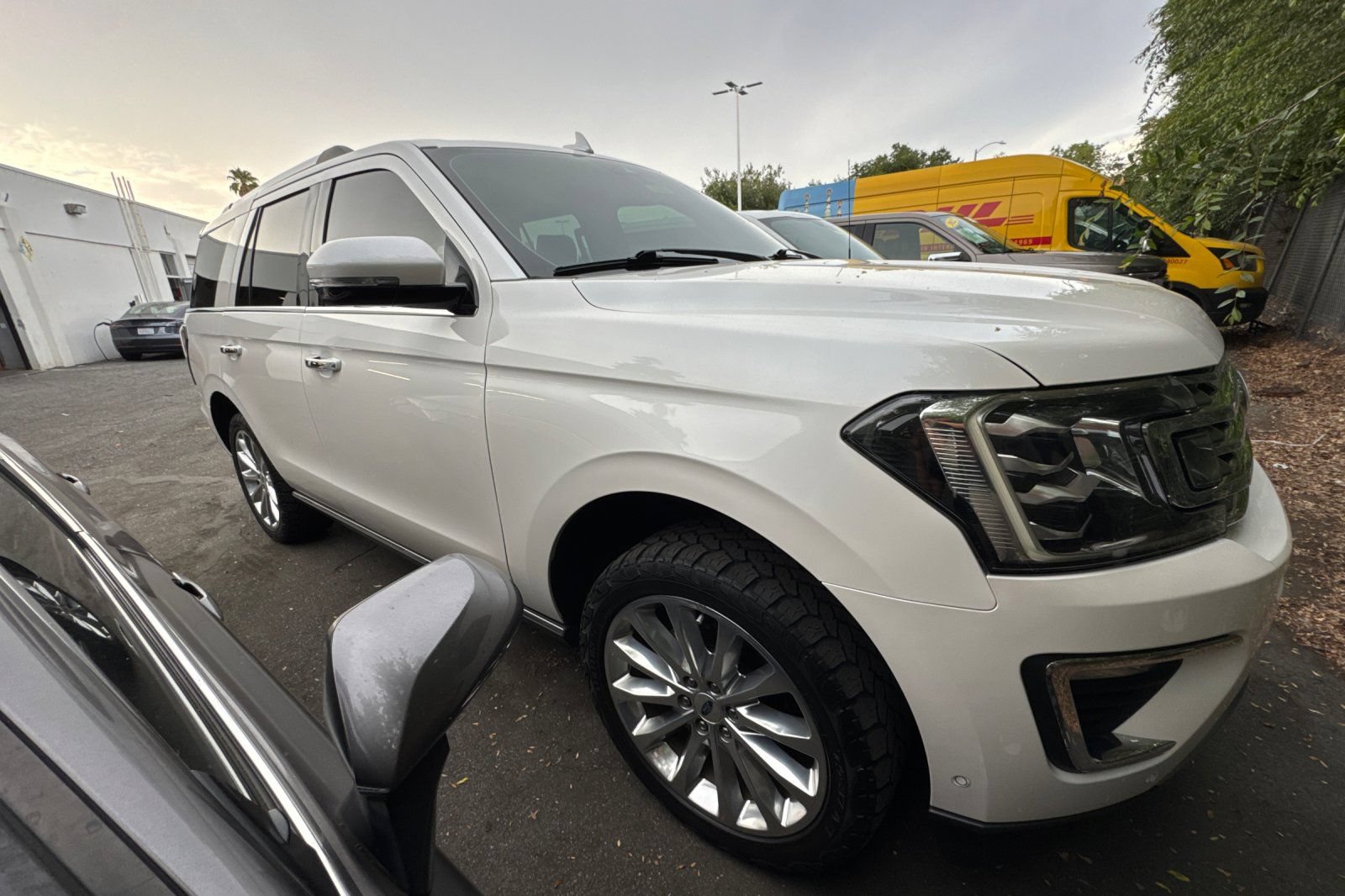 Used 2018 Ford Expedition Limited w/ Equipment Group 301A AWD/4WD image 2