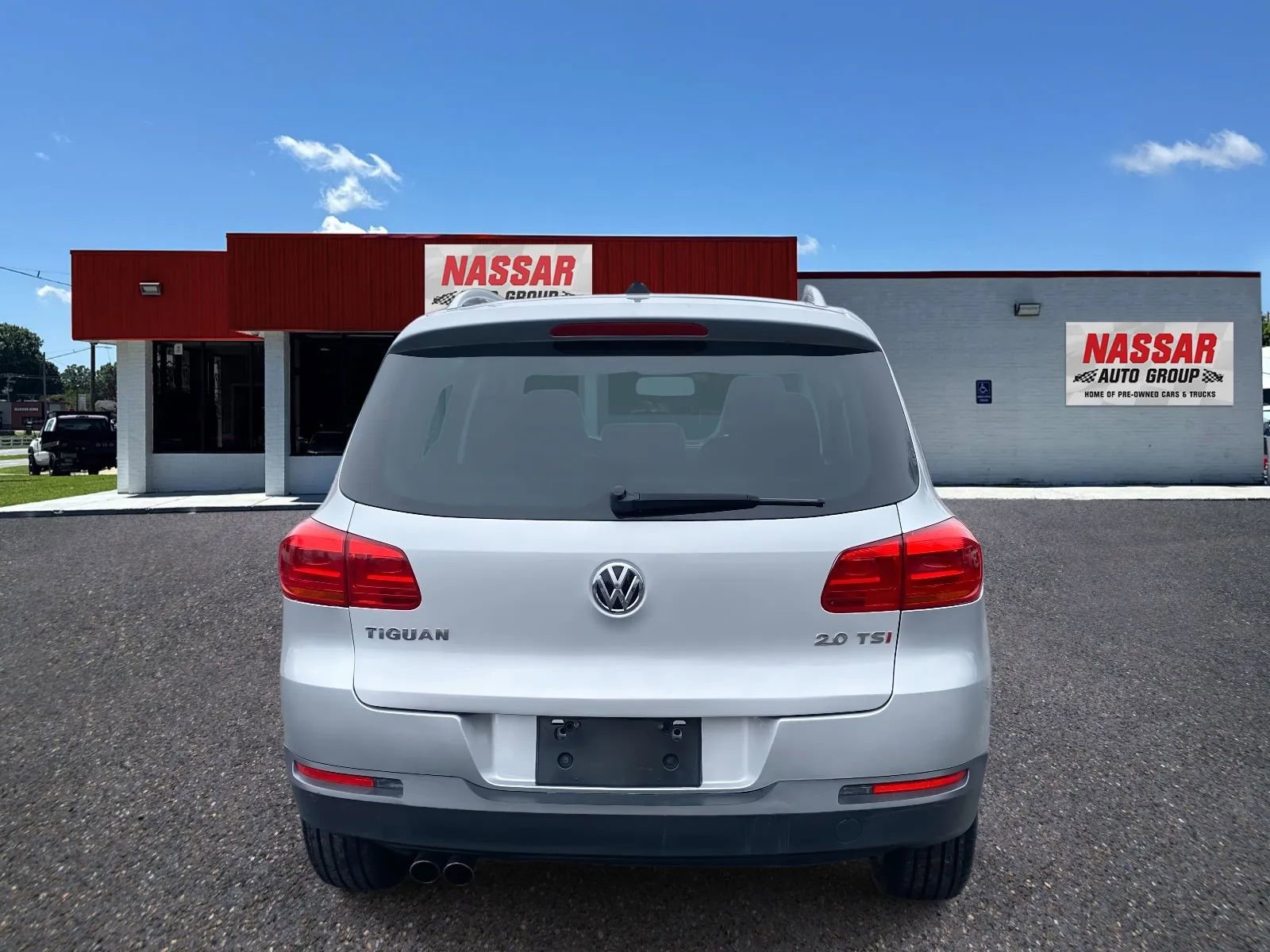 Used 2014 Volkswagen Tiguan SE image 5