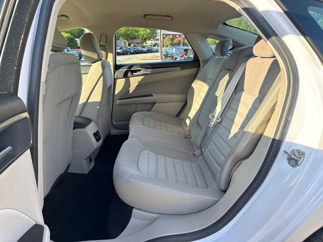 Used 2020 Ford Fusion SE FWD image 24