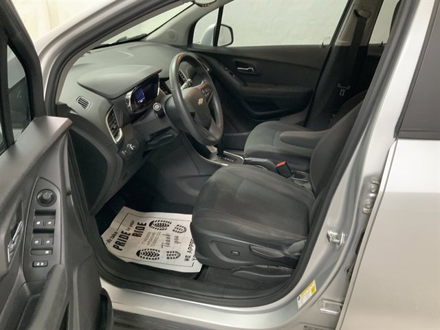 Used 2018 Chevrolet Trax LS w/ LPO, Cargo Package FWD image 13