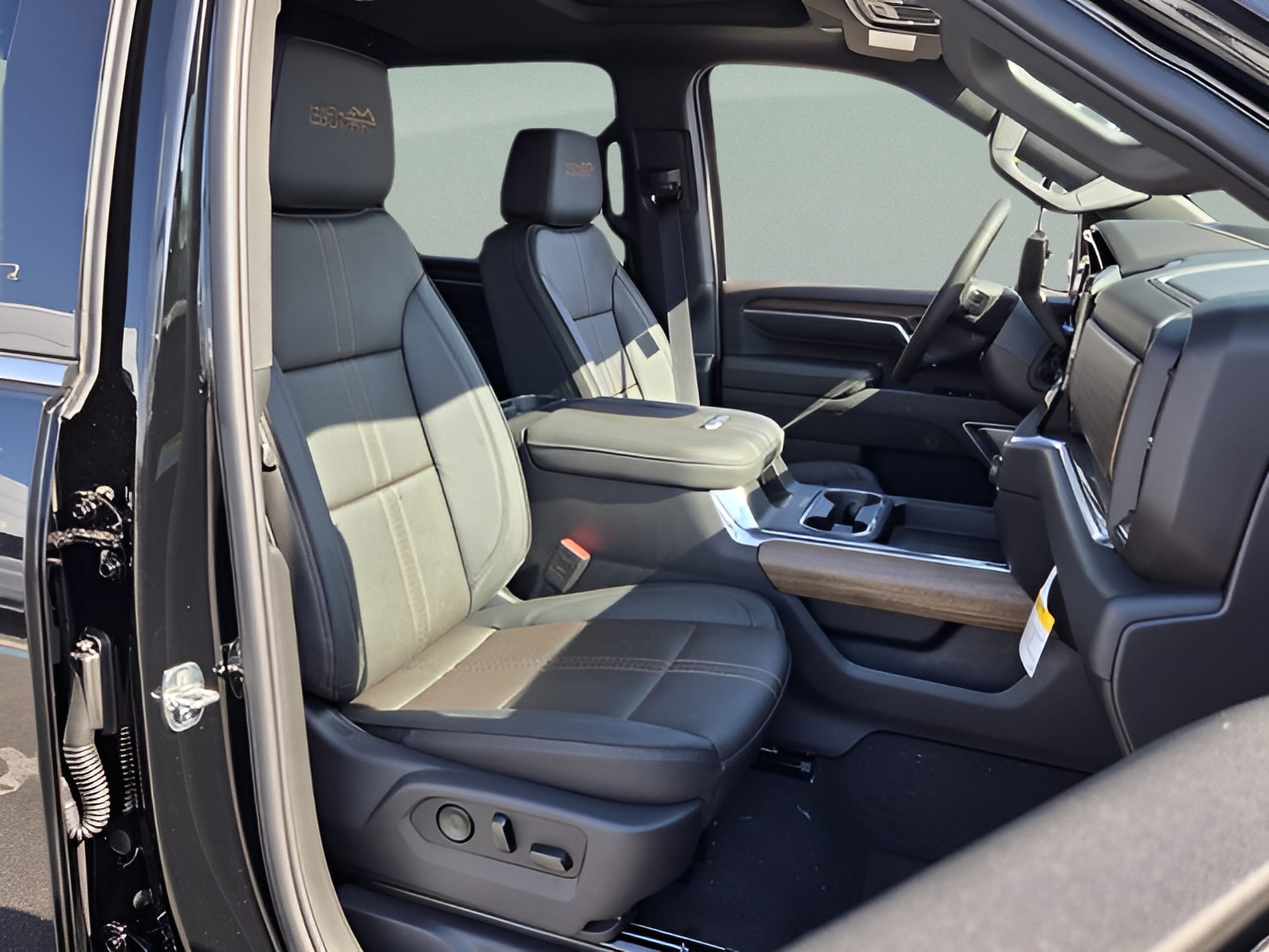 New 2026 Chevrolet Silverado 3500 High Country w/ High Country Premium Package AWD/4WD image 15