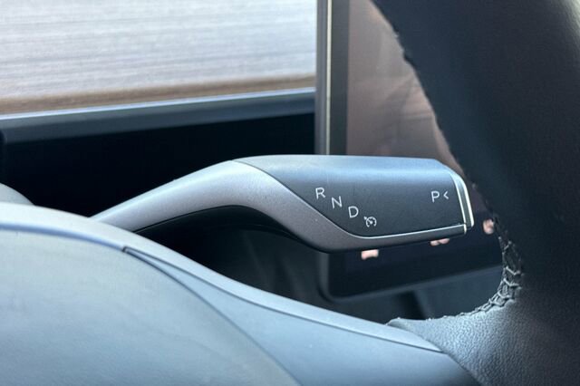 Used 2024 Tesla Model Y Long Range AWD/4WD image 19