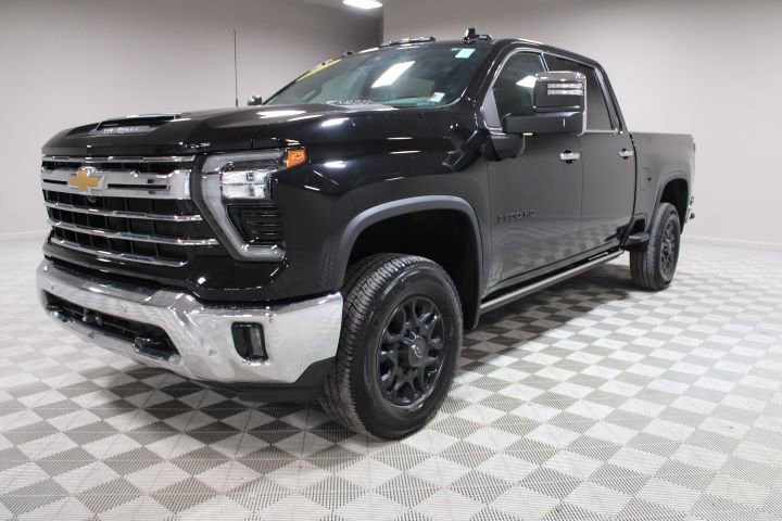Used 2024 Chevrolet Silverado 2500 LTZ w/ LTZ Convenience Package image 8