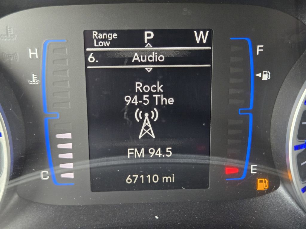 Used 2023 Chrysler Voyager LX image 22