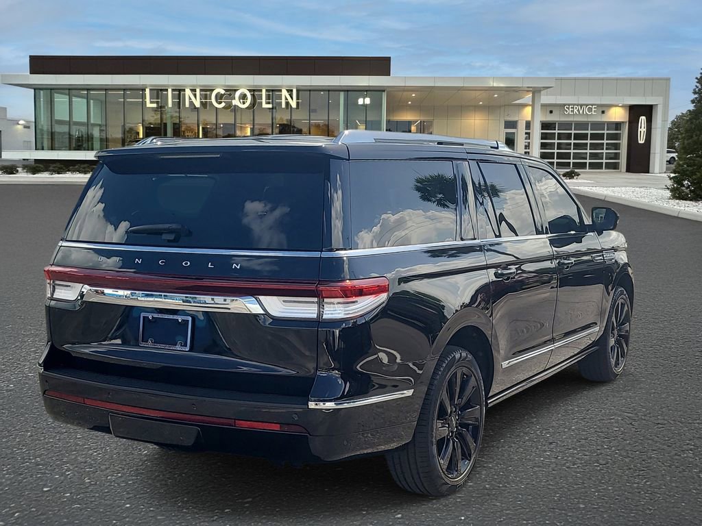 Certified 2024 Lincoln Navigator L Reserve AWD/4WD image 4