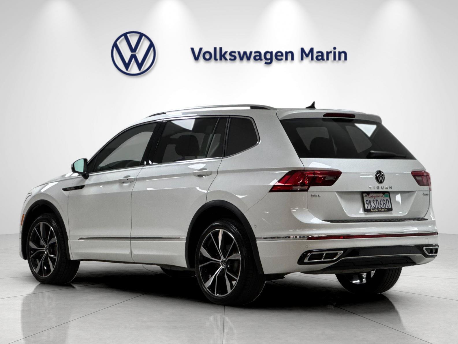 Used 2024 Volkswagen Tiguan SEL R-Line AWD/4WD image 3